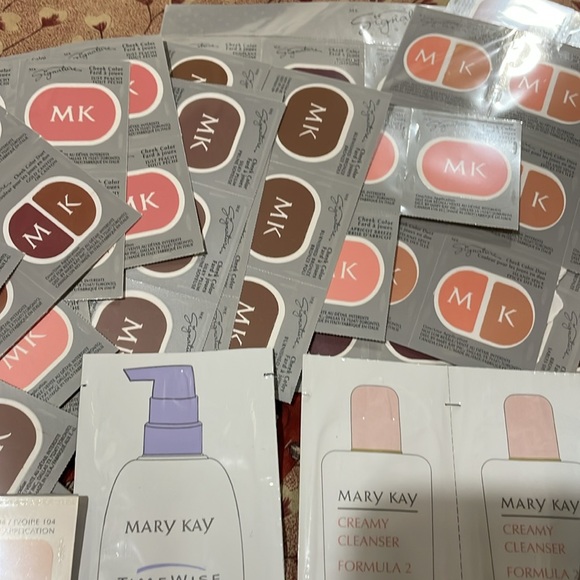 Mary Kay Cosmetics Skincare & Makeup Sample Bundle - Picture 3 of 8